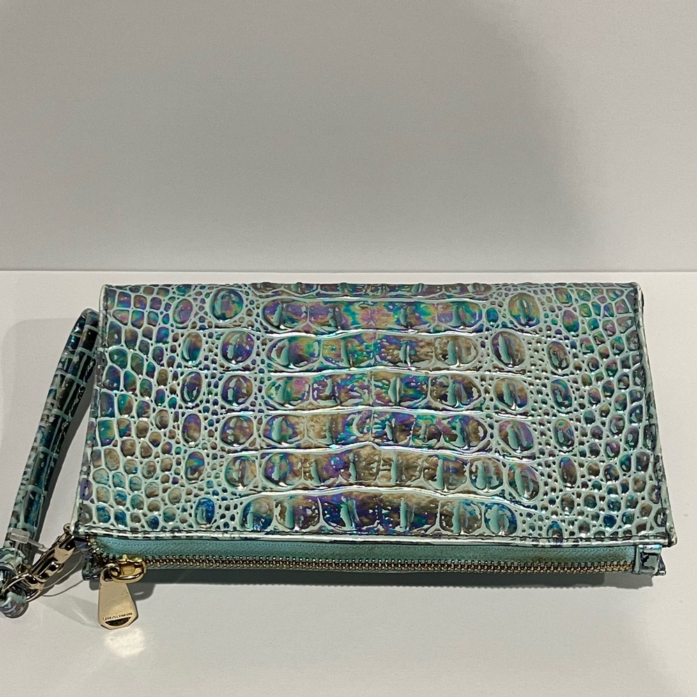 BRAHMIN: Daisy Wristlet Clutch WONDERLAND Iridescent Blue